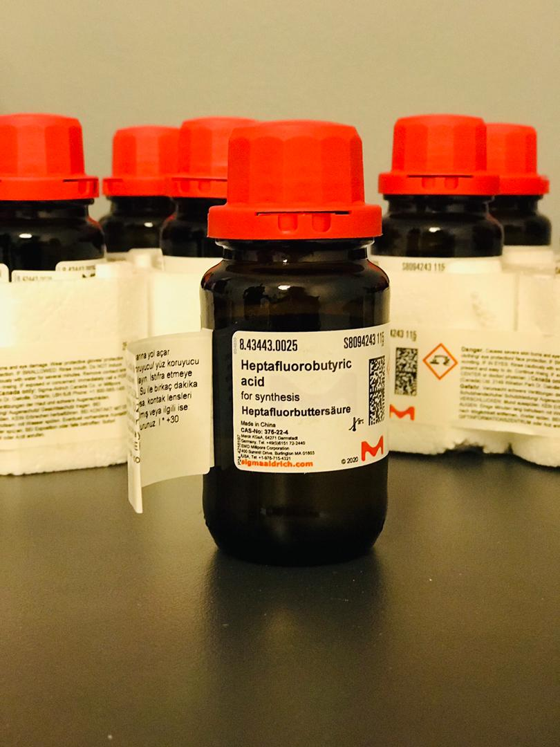  هپتا فلوئورو بوتیریک اسید محصول مرک آلمانHeptafluorobutyric acid25g  
